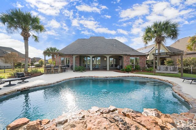 6176 Royal Dunes Dr, Gonzales, LA 70737