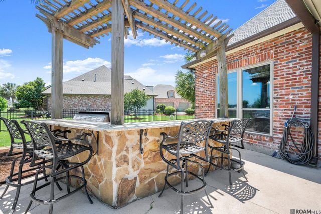 6176 Royal Dunes Dr, Gonzales, LA 70737