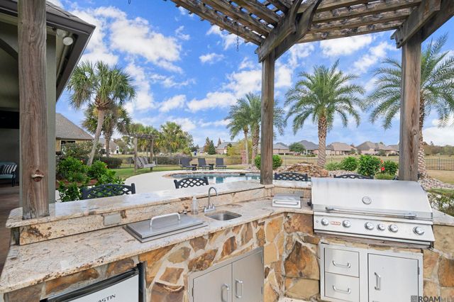 6176 Royal Dunes Dr, Gonzales, LA 70737