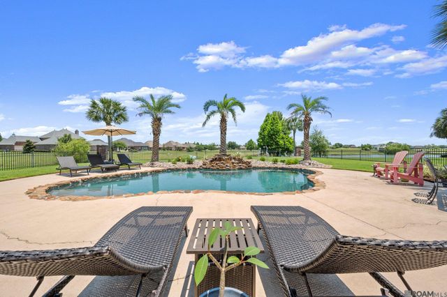6176 Royal Dunes Dr, Gonzales, LA 70737