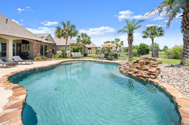 6176 Royal Dunes Dr, Gonzales, LA 70737