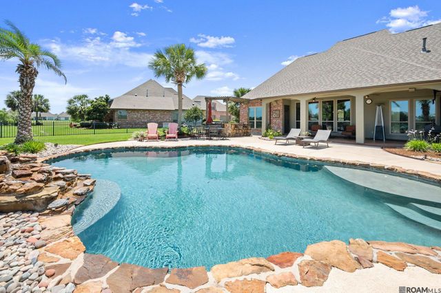 6176 Royal Dunes Dr, Gonzales, LA 70737