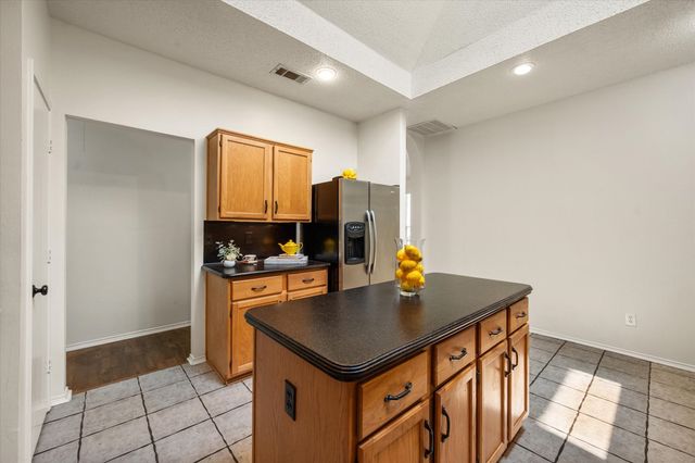 6307 Pierce Arrow Drive, Arlington, TX 76001