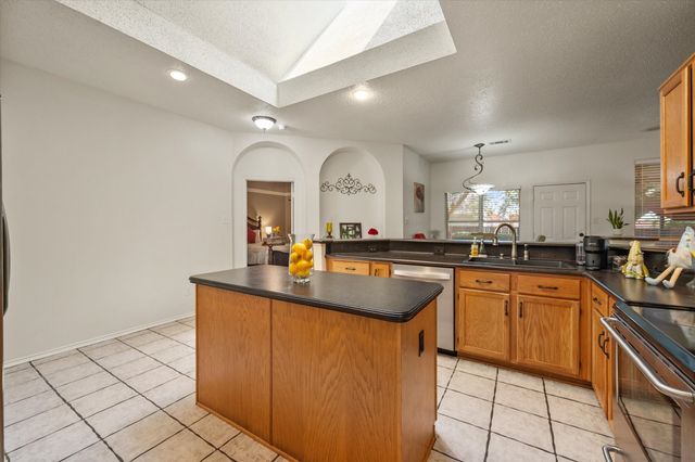 6307 Pierce Arrow Drive, Arlington, TX 76001