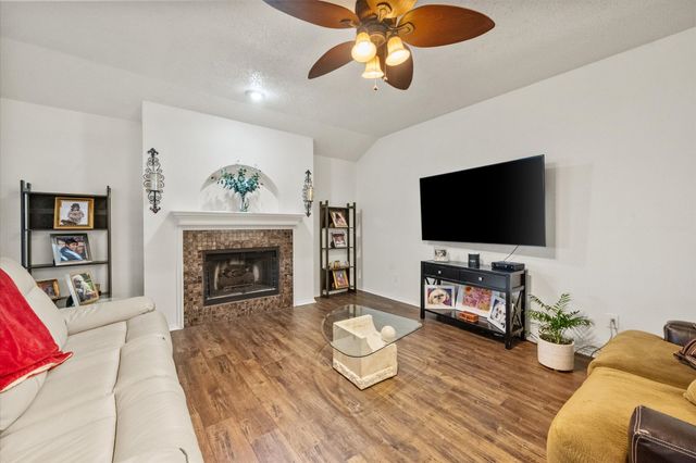 6307 Pierce Arrow Drive, Arlington, TX 76001