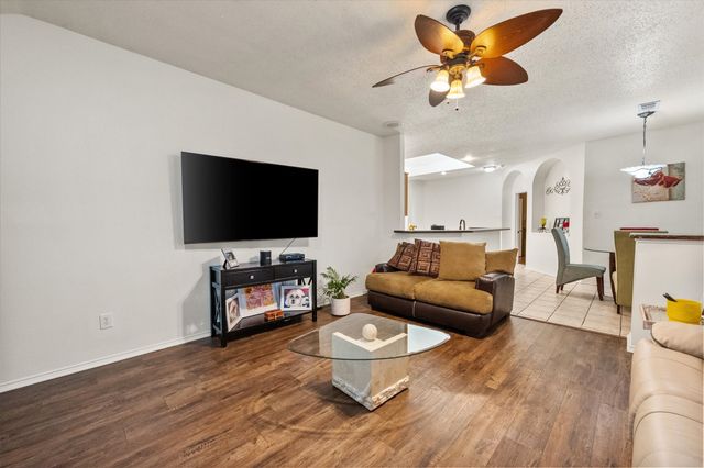 6307 Pierce Arrow Drive, Arlington, TX 76001