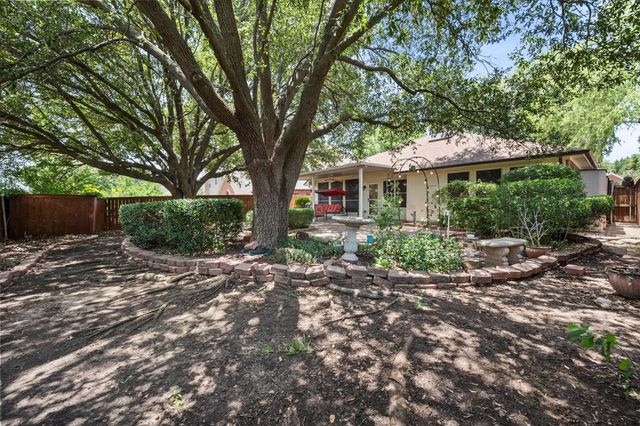 6307 Pierce Arrow Drive, Arlington, TX 76001