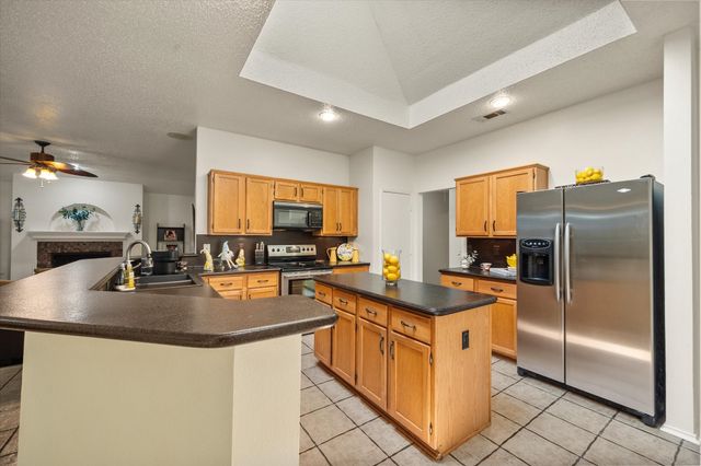 6307 Pierce Arrow Drive, Arlington, TX 76001