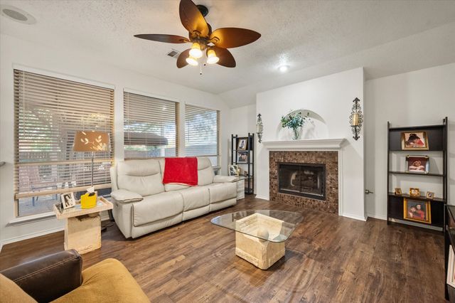 6307 Pierce Arrow Drive, Arlington, TX 76001