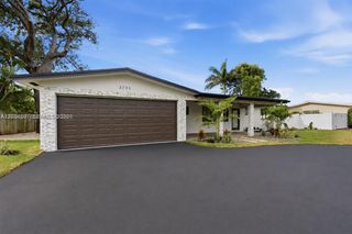 2731 NE 52nd Street, Lighthouse Point, FL 33064
