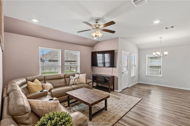 2024 Chief Street, Bryan, TX 77807