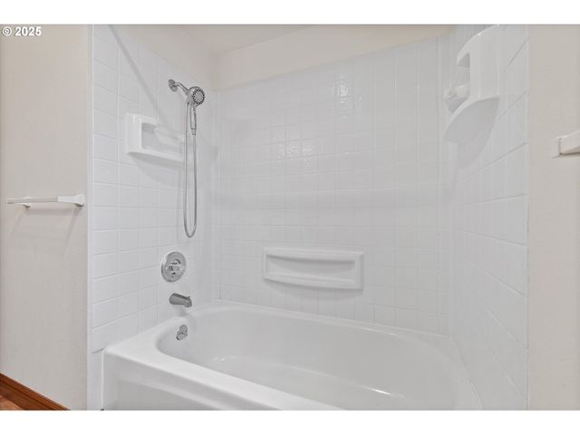 4314 Ne WILDROSE Dr, Vancouver, WA 98682