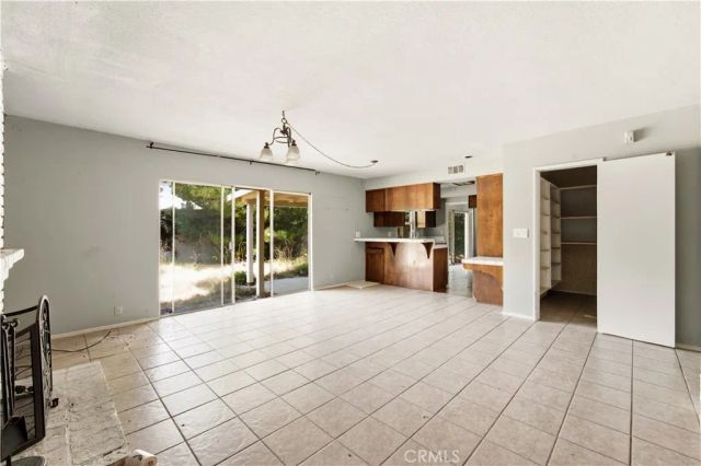 23347 Collins Street, Woodland Hills, CA 91367