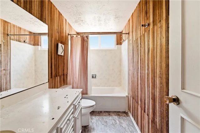 23347 Collins Street, Woodland Hills, CA 91367