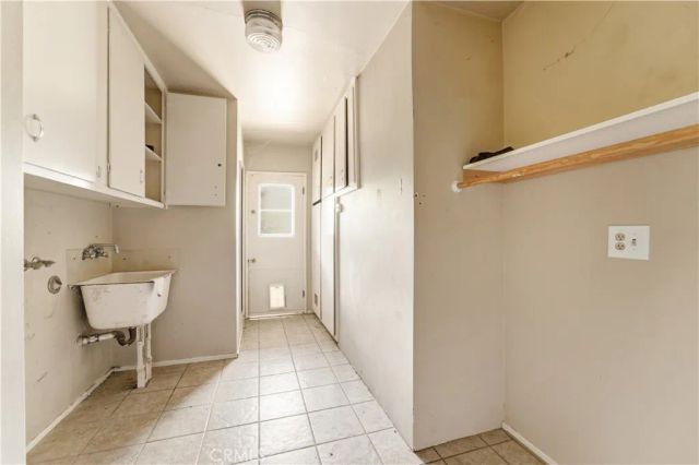 23347 Collins Street, Woodland Hills, CA 91367