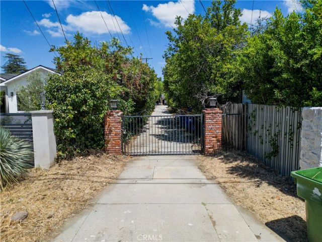 23347 Collins Street, Woodland Hills, CA 91367