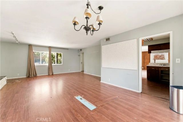 23347 Collins Street, Woodland Hills, CA 91367