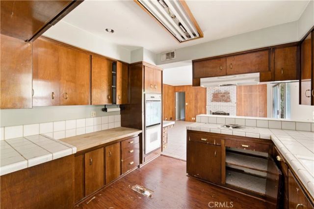 23347 Collins Street, Woodland Hills, CA 91367