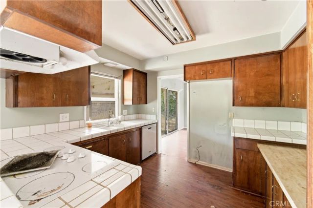 23347 Collins Street, Woodland Hills, CA 91367