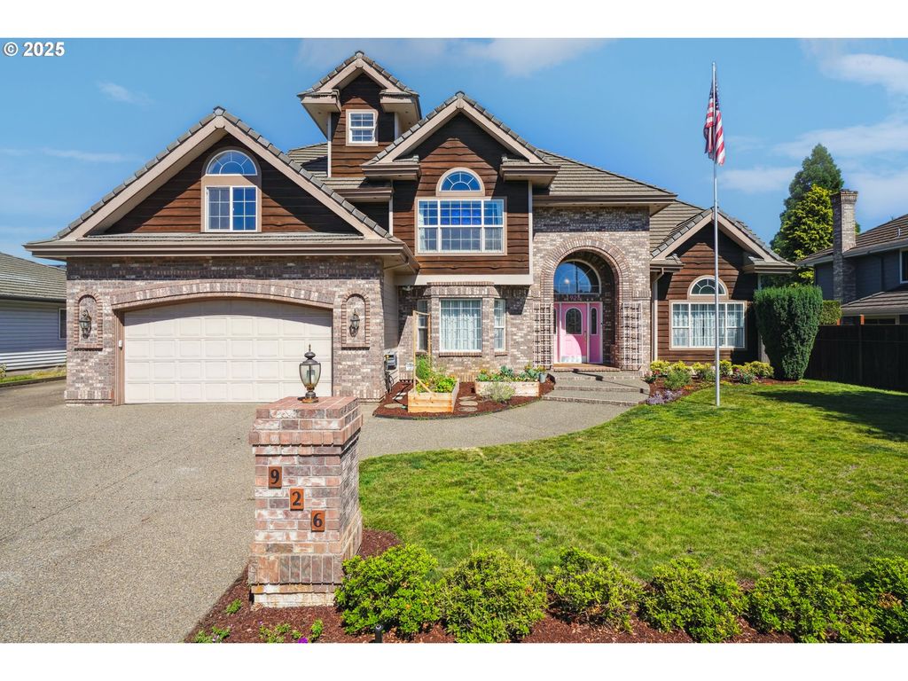 926 N BAKER St, Canby, OR 97013