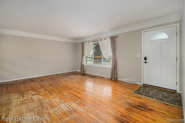 12161 Della Drive, Brighton, MI 48114