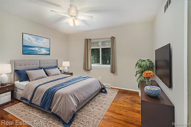 12161 Della Drive, Brighton, MI 48114