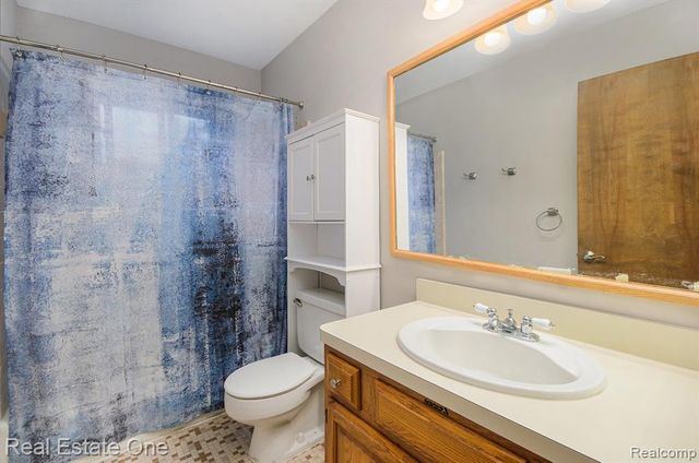 12161 Della Drive, Brighton, MI 48114