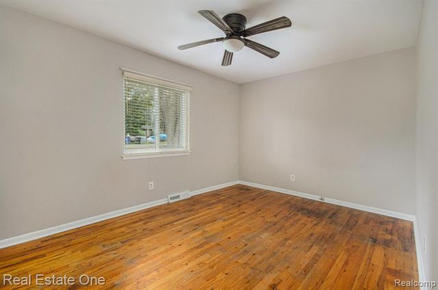 12161 Della Drive, Brighton, MI 48114