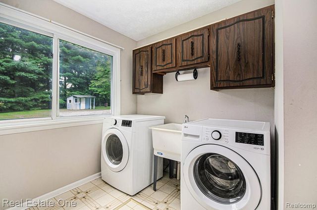 12161 Della Drive, Brighton, MI 48114