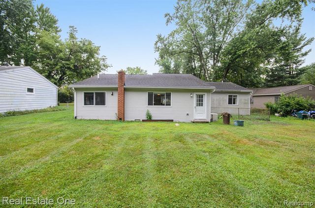 12161 Della Drive, Brighton, MI 48114