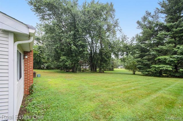 12161 Della Drive, Brighton, MI 48114