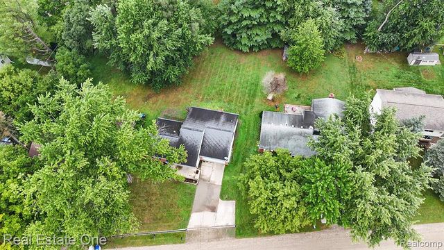 12161 Della Drive, Brighton, MI 48114