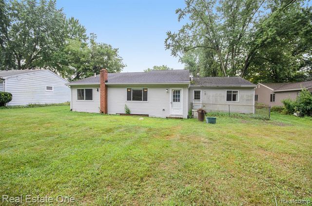 12161 Della Drive, Brighton, MI 48114