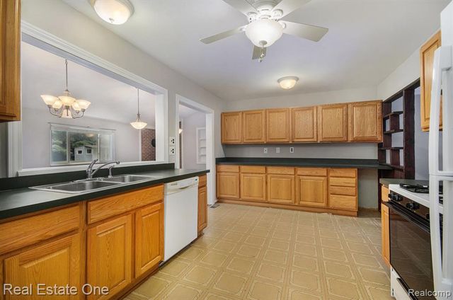 12161 Della Drive, Brighton, MI 48114