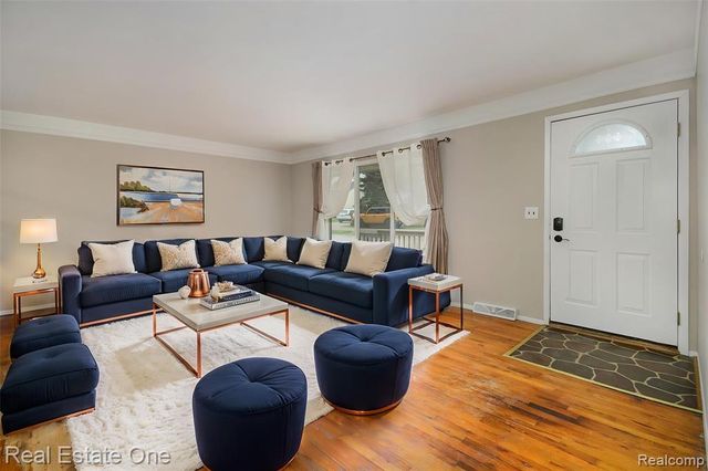 12161 Della Drive, Brighton, MI 48114