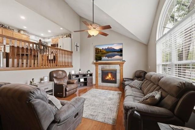 307 SW 13th Street, Oak Grove, MO 64075