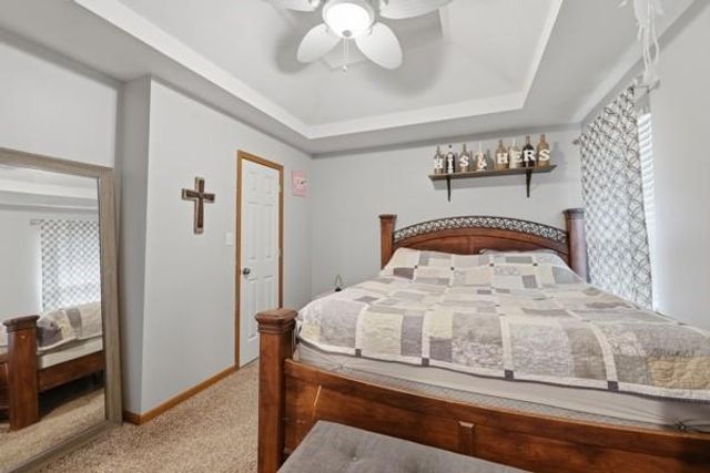 307 SW 13th Street, Oak Grove, MO 64075
