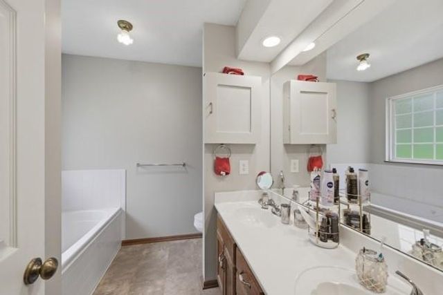 307 SW 13th Street, Oak Grove, MO 64075