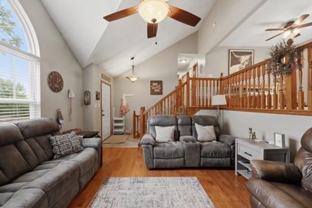 307 SW 13th Street, Oak Grove, MO 64075