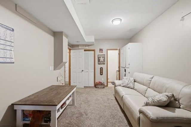 307 SW 13th Street, Oak Grove, MO 64075