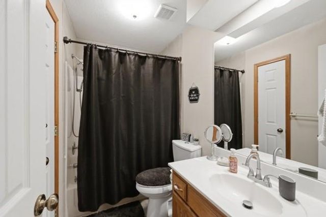 307 SW 13th Street, Oak Grove, MO 64075