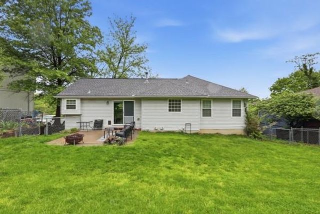 307 SW 13th Street, Oak Grove, MO 64075