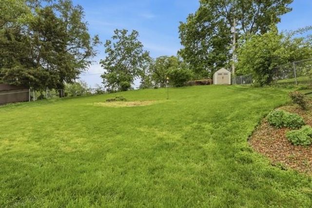 307 SW 13th Street, Oak Grove, MO 64075