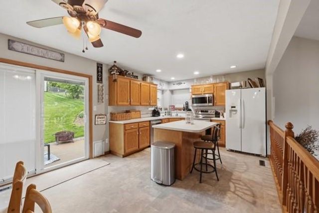 307 SW 13th Street, Oak Grove, MO 64075