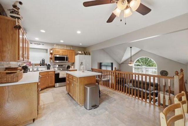 307 SW 13th Street, Oak Grove, MO 64075