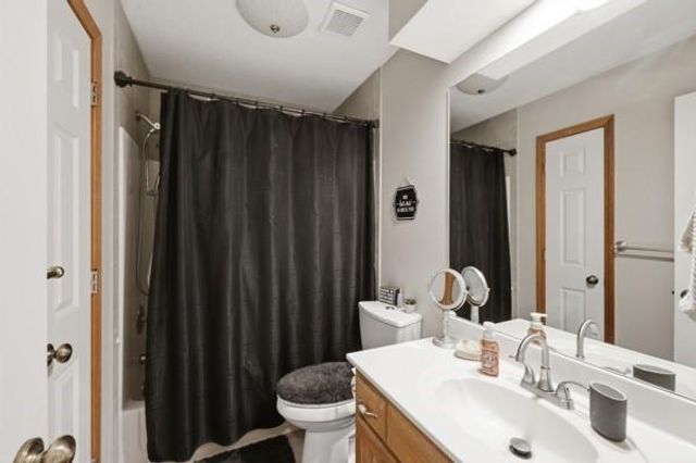 307 SW 13th Street, Oak Grove, MO 64075