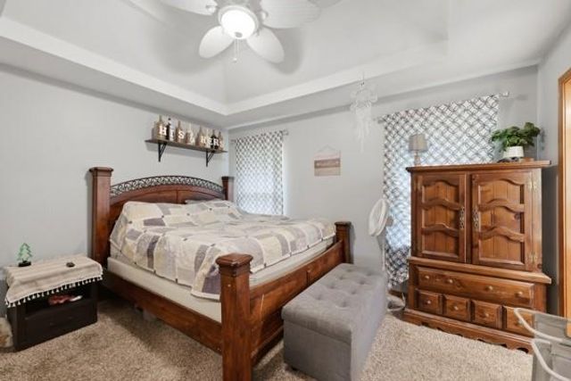307 SW 13th Street, Oak Grove, MO 64075