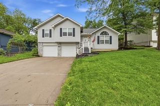 307 SW 13th Street, Oak Grove, MO 64075