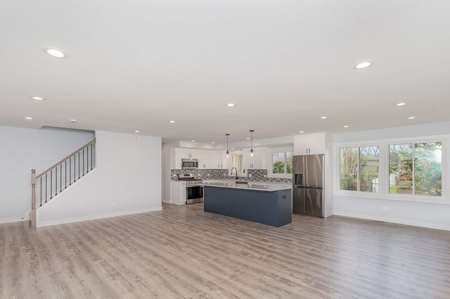 8559 S Broadmoor Drive, Palos Hills, IL 60465