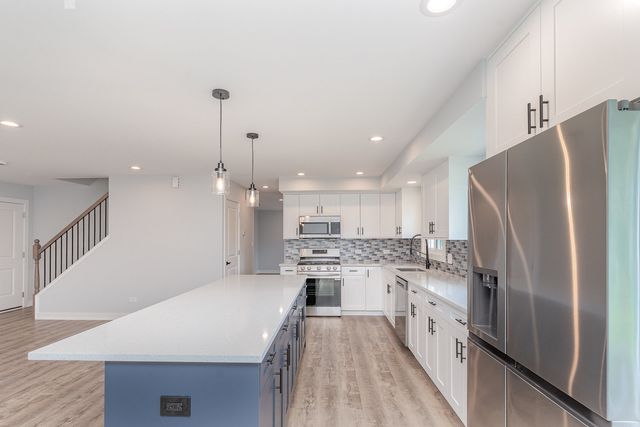 8559 S Broadmoor Drive, Palos Hills, IL 60465
